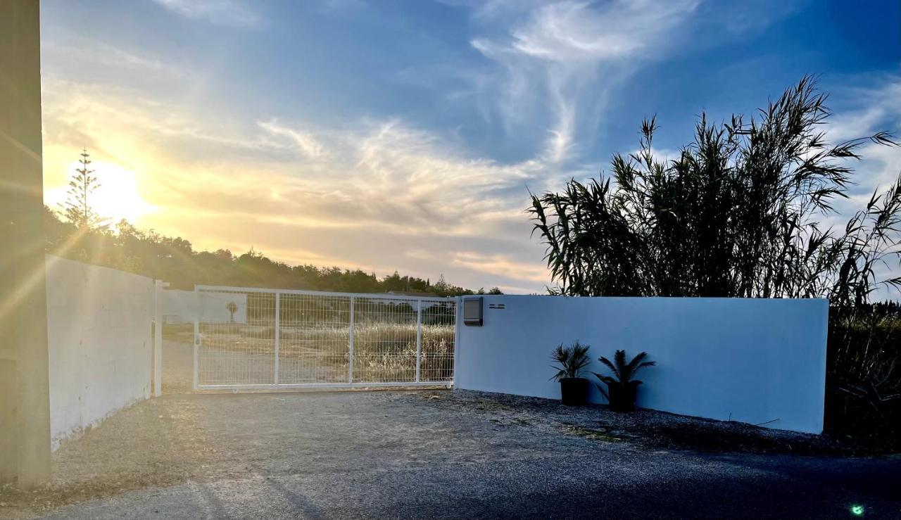 Kerart Lima Villa Armacao de Pera Bagian luar foto